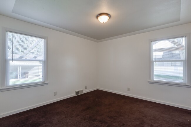 Building Photo - Shadle Park 3 Bedroom 2 Bath Home near Gar...