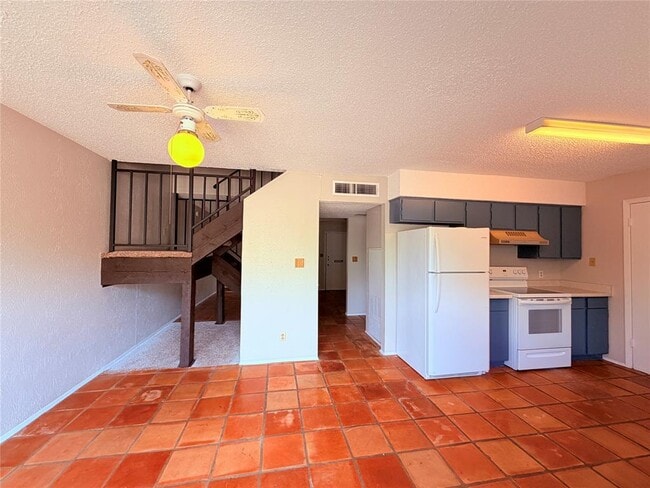 Building Photo - 9611 Blue Creek Ln