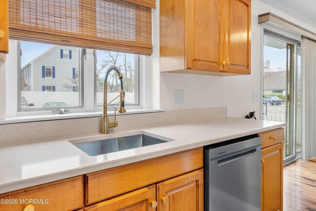 Building Photo - 2230 Bridge Ave