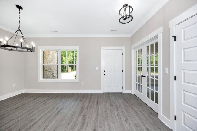 Building Photo - 4 Bedroom, 2 Bath