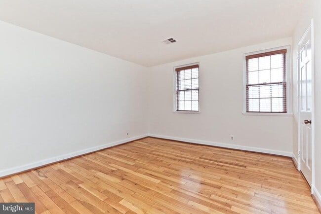 Building Photo - 2907 S Buchanan St