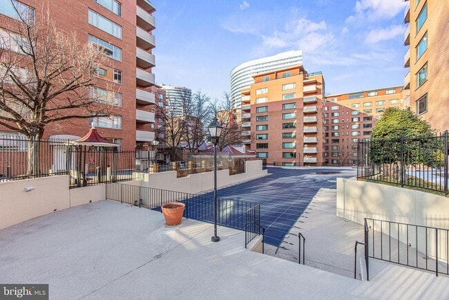 Building Photo - 1021 Arlington Blvd