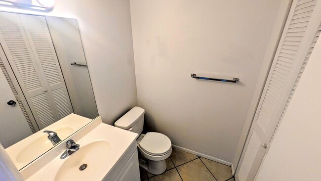 Building Photo - Annual UNfurnished 3-bedroom, 2/ 1/2 bathr...