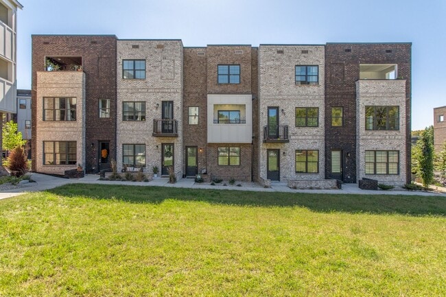 Building Photo - 732 Inspiration Blvd