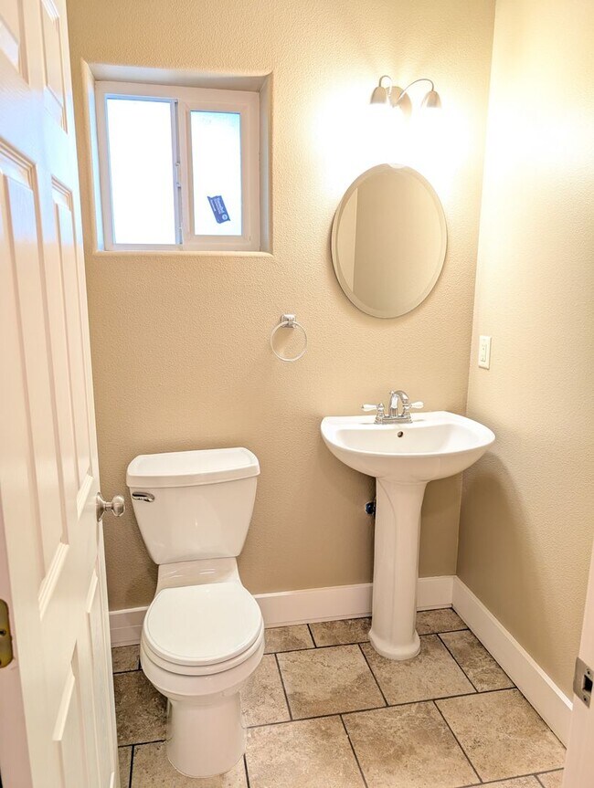 Building Photo - 4 Bed/2.5 Bath Multnomah Village Stunner w...