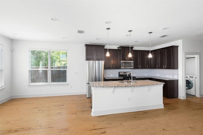 Building Photo - 7208 Bertram Ct