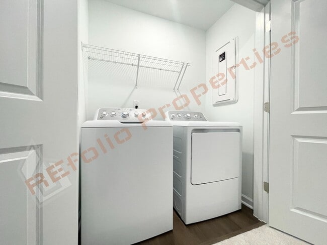 Building Photo - Brand New 3 Story, 4 bedroom, 3.5 bathroom Townhome Featuring a 1st floor Guest Suite, 2 Car Gara...