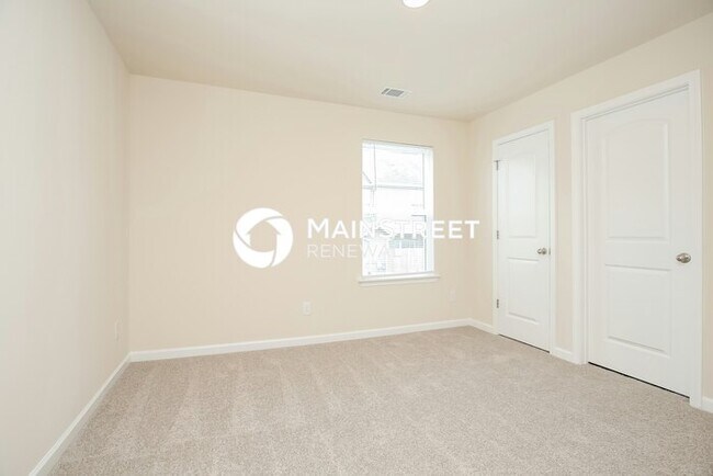 Building Photo - 2 Bedroom Pet-Friendly Home in La Vergne, TN with Main Street Renewal