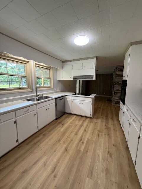Building Photo - 208 E Rainbow Dr