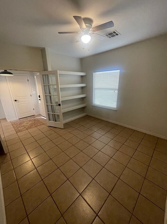 Building Photo - Gorgeous 4 bedroom/3 bathroom home located...