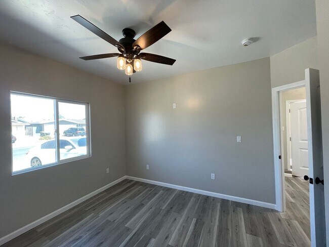 Building Photo - 1543 Wallis Ave