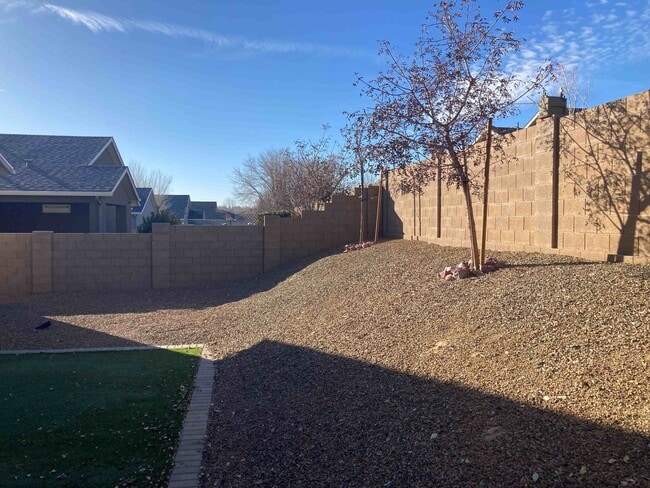 Building Photo - Practically new 4 bedroom home in Chino Valley!