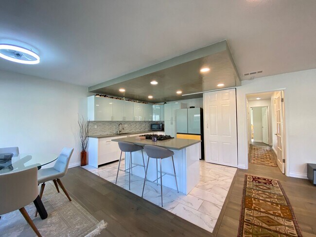 Building Photo - Stunning 3-bedroom, 2-bathroom coastal condo with Modern Custom Upgrades!