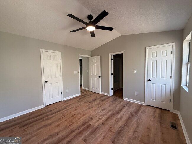 Building Photo - 115 E Greenwood Dr