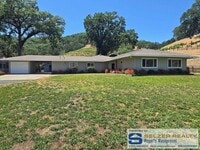 Building Photo - Spacious 4 bd. gated country estate w/ pool!