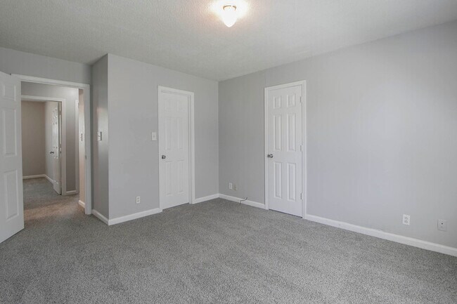 Building Photo - 571 Garnet Dr