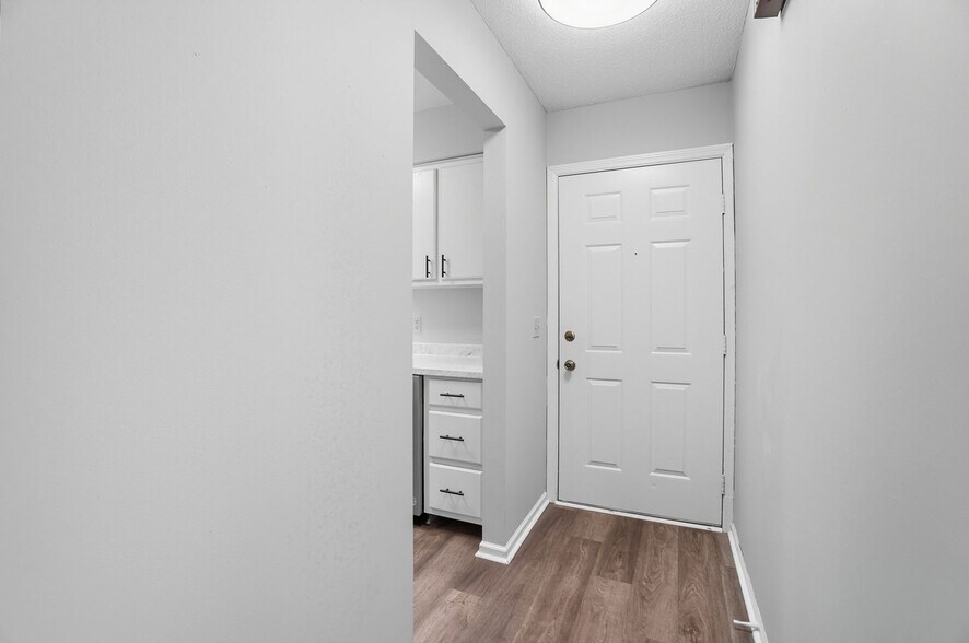 Building Photo - 812 Villa Park Ct