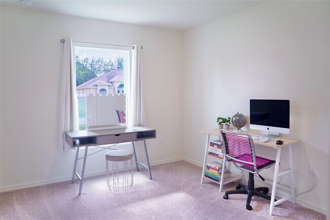 Building Photo - 1229 SW San Antonio Ave