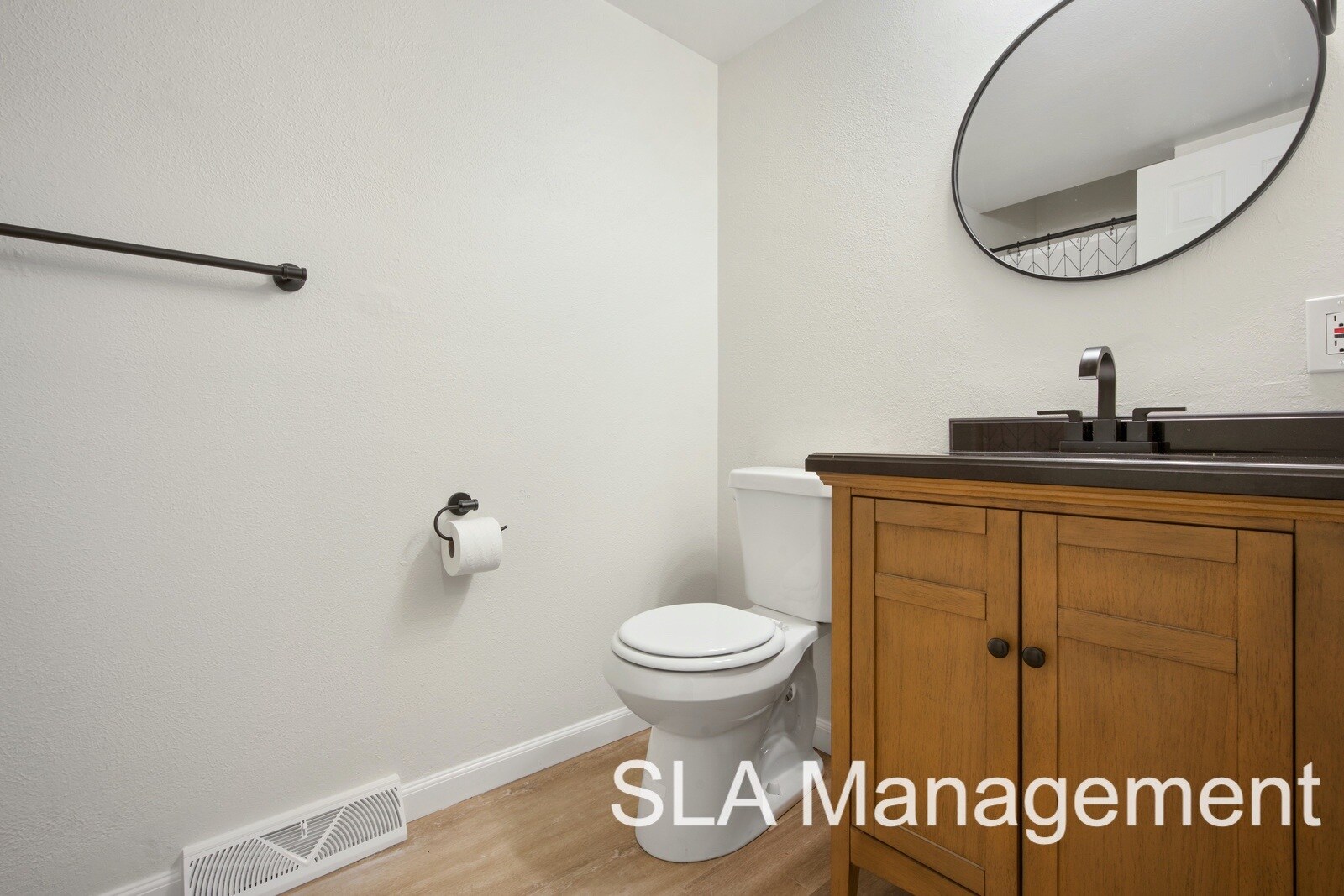 1st Fl Bath - 1320 Vivian St