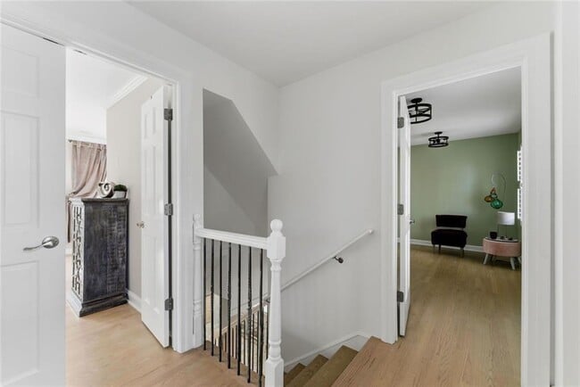 Building Photo - 302 Hascall Rd NW