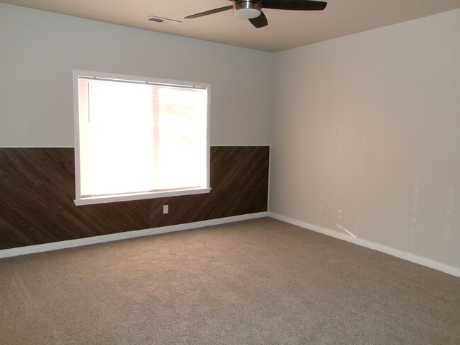 Building Photo - Spacious 2-Bedroom, 2-Bath Rental with 2-C...