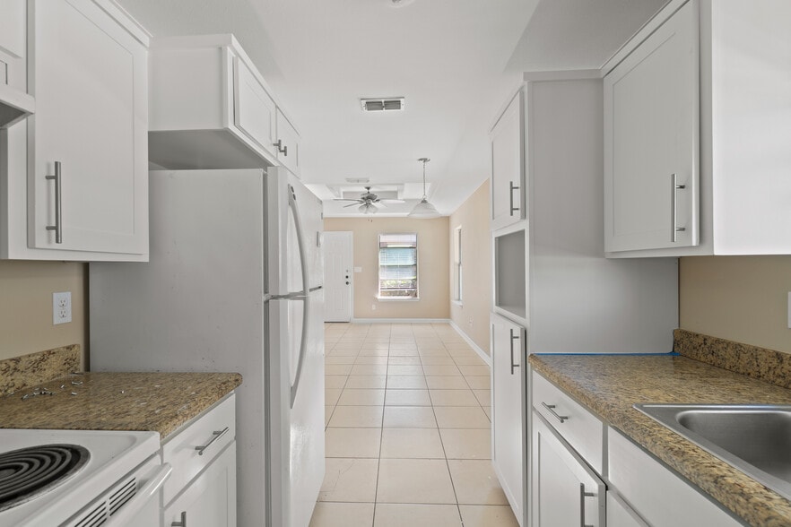 Building Photo - 418 Lotto Ln