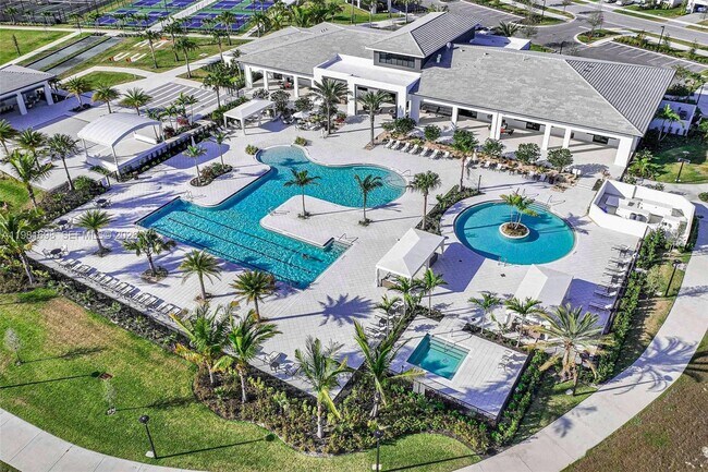 Building Photo - 5364 Siesta Key Ln