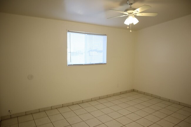 Building Photo - Great home Great price