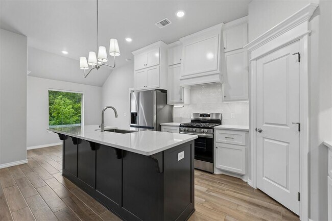 Building Photo - 16129 Villa Valeria Way