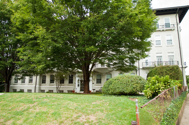 Building Photo - Chevy Chase Apartments