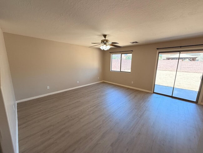 Building Photo - 12354 W Glenrosa Ave
