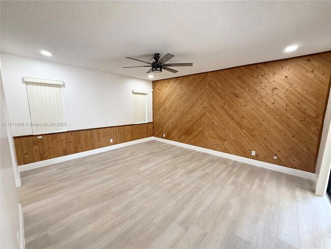 Building Photo - 9788 NW 3rd Manor