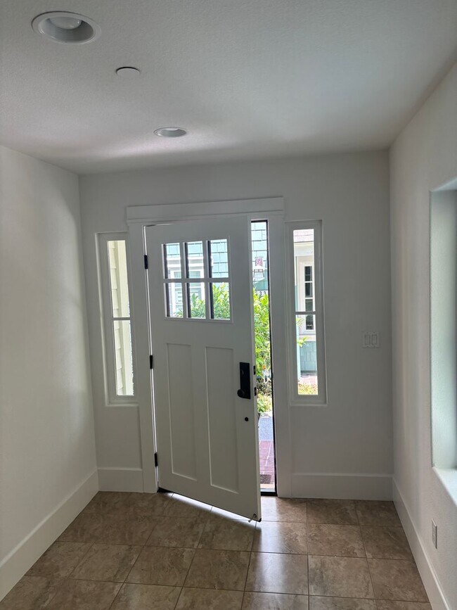 Building Photo - Pet Friendly 4 bed 3.5 bath home *AVAILABL...