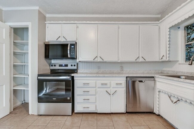 Building Photo - 506 E Curtis Dr