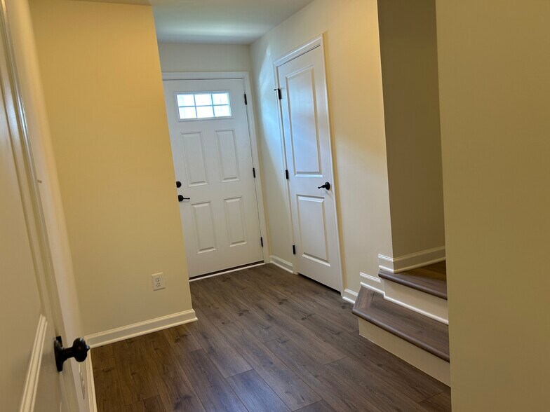 Entrance-upgraded floor - 1280 Rannoch Ln