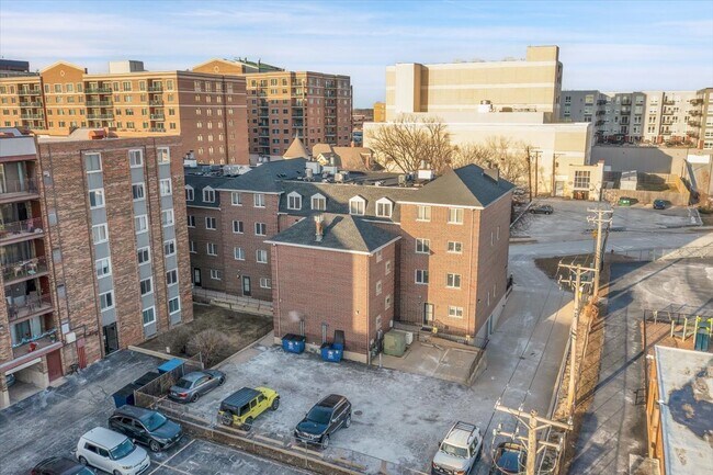 Building Photo - 815 Pearson St