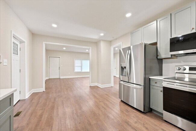 Building Photo - 1605 Brintons Bridge Rd
