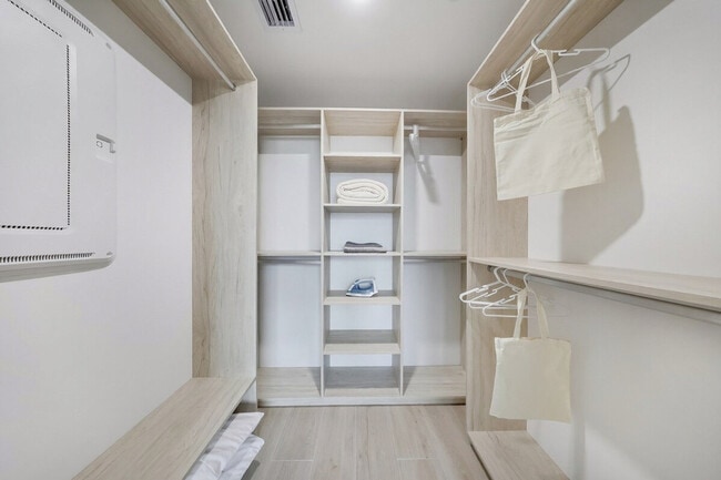 Building Photo - 225 N Miami Ave