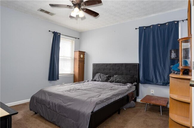 Building Photo - 1317 Hillside Ct