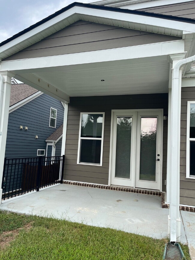 Building Photo - 1712 Biscayne Dr