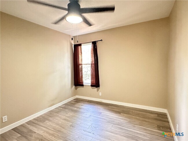 Building Photo - 2029 Northview Dr