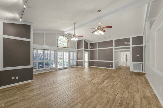 Building Photo - 5147 Beechnut St