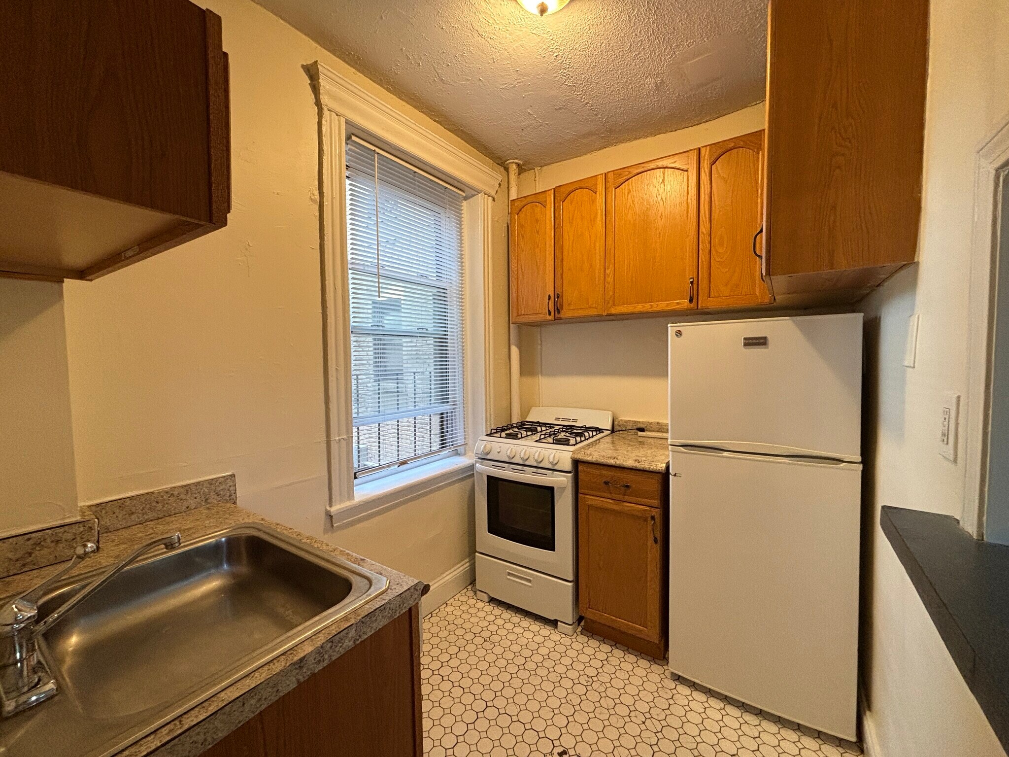 Building Photo - 360 Riverway
