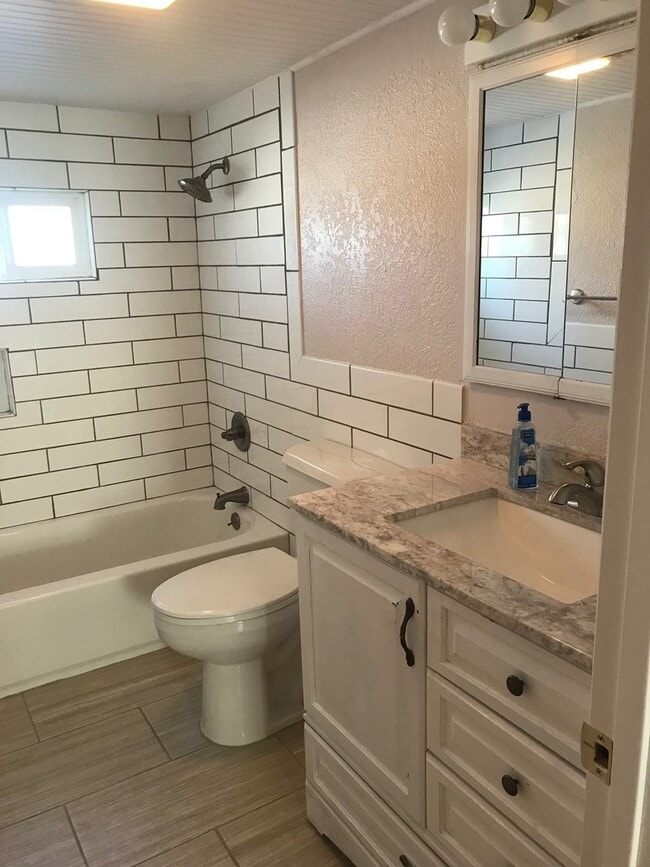 Building Photo - Adorable Renovated Farmhouse!