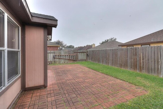 Building Photo - 7933 Elk Dr