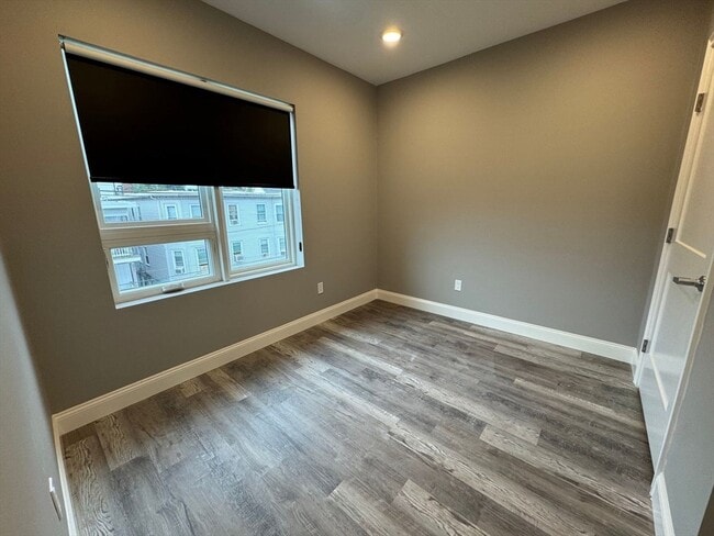 Building Photo - 650 Beach St