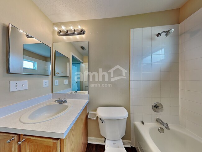 Building Photo - 30846 Midtown Ct