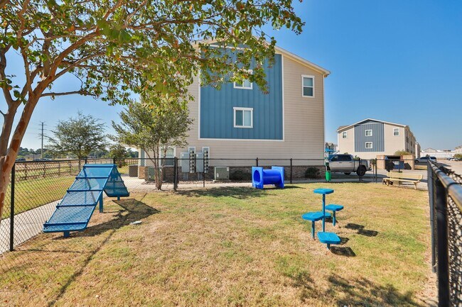 Building Photo - 21155 Gosling Rd
