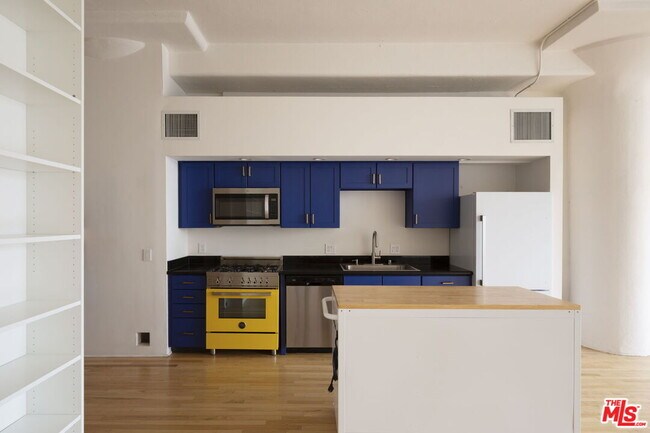 Building Photo - 420 San Pedro St