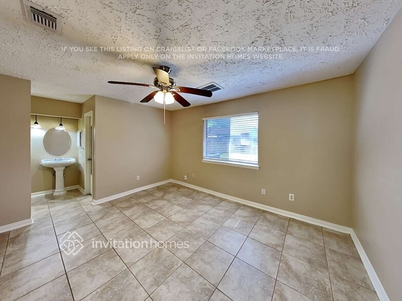 Building Photo - 410 Buoy Rd